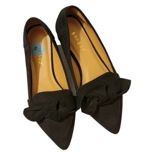 BAMBOO Justify Pointy Toe Tie Knot loafer flats faux suede Size 5.5